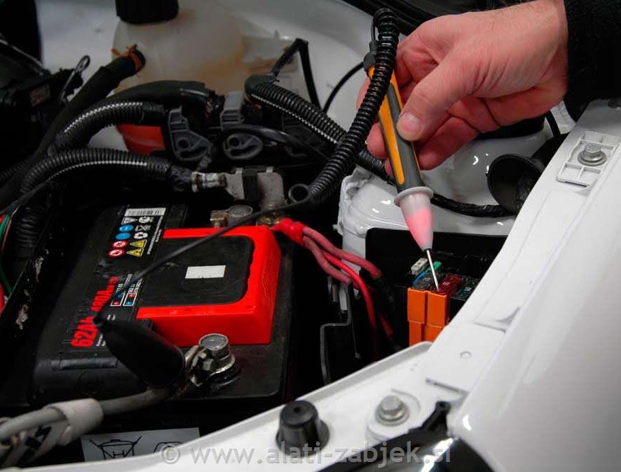 Voltmetar za vozila HUBITOOLS