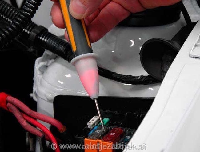 Voltmetar za vozila HUBITOOLS