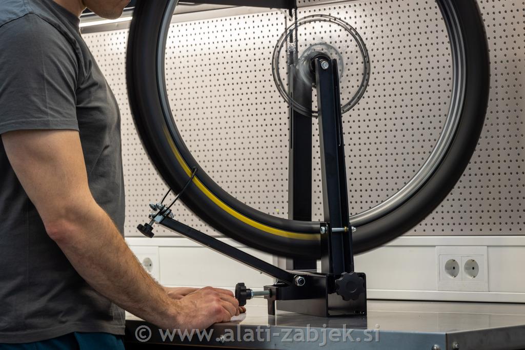 Stalak za centriranje kotača za profesionalnu uporabu UNIOR