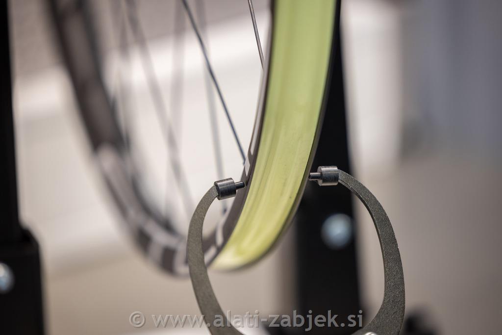 Stalak za centriranje kotača za profesionalnu uporabu UNIOR